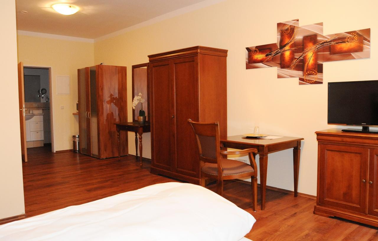 Aparthotel Scheuer Huerth Bagian luar foto