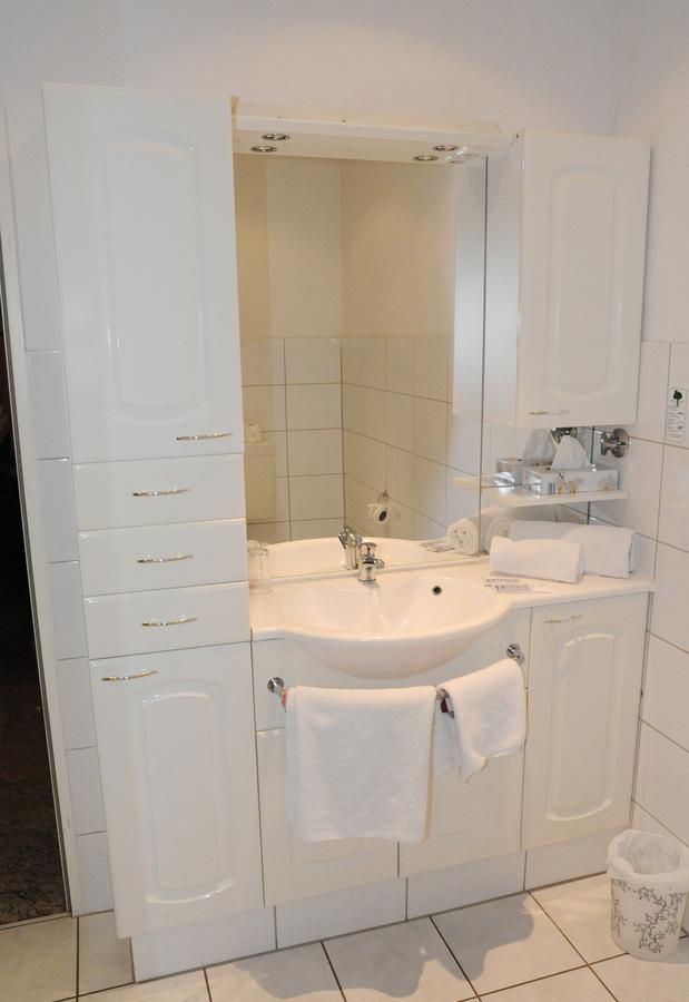 Aparthotel Scheuer Huerth Bagian luar foto